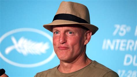 Woody Harrelson Calls COVID-19 Protocols Absurd