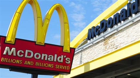 The surprising reason why the McDonald’s golden arches are yellow ...