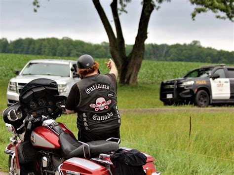 Outlaws biker gives police rude reception amid raid at rural property | London Free Press