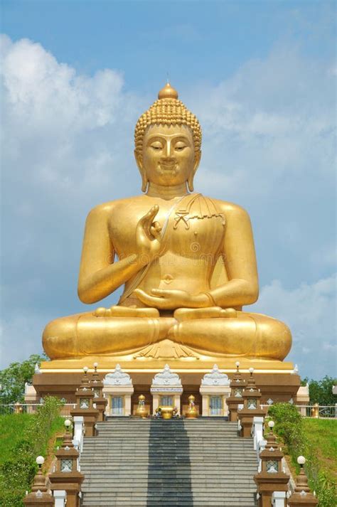 7,102 Golden Large Buddha Statue Stock Photos - Free & Royalty-Free ...