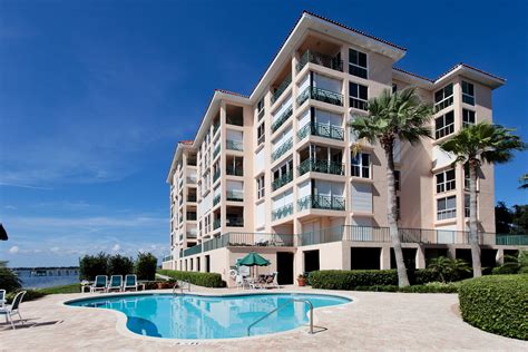 Waterfront Condos – Dolphin Cay