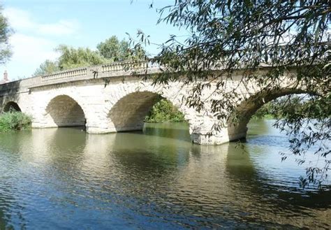 Swinford Toll Bridge, this is the first Toll Bridge on the Thames, from ...