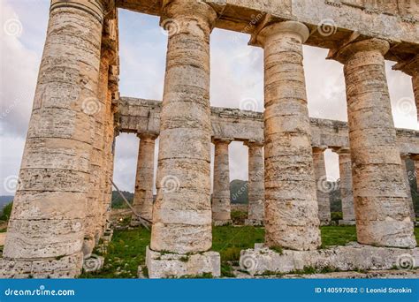 Doric Columns of Greek Temple of Segesta, Ruined Roman Architecture of ...