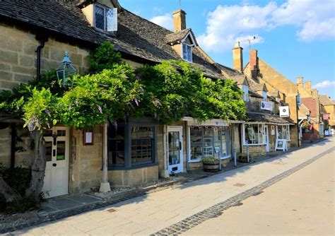 10 best villages in the Cotswolds (+ practical tips & map)