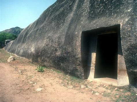 The Barabar Caves: Exterior shot - Sudama cave entrance | Mundo antiguo ...