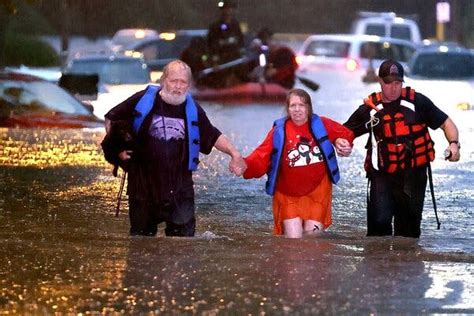 Flash Floods in St. Louis Break a Century-Old Rain Record - The New York Times