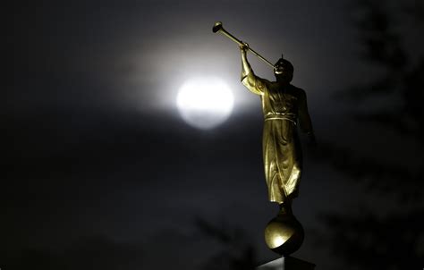 Relive The 'Blood Moon' With These Dazzling Lunar Eclipse Photos | HuffPost