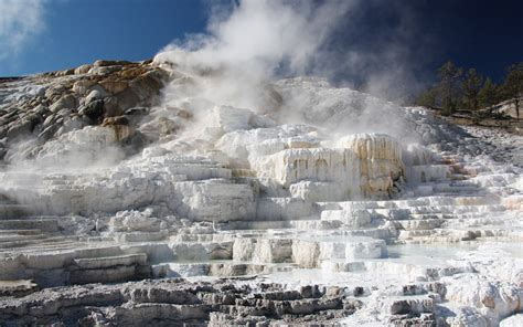 Visiting Yellowstone National Park in March - PhotoJeepers