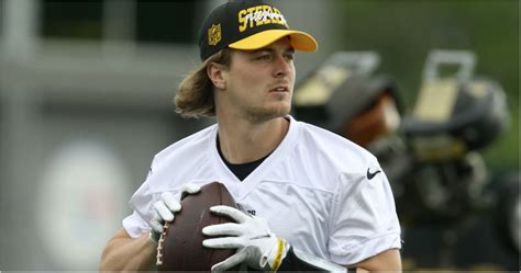 Kenny Pickett: Pittsburgh Steelers QB reportedly faces a worrying couple of months