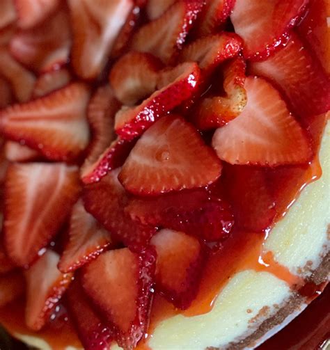 Classic Strawberry Cheesecake – BigSexys CheeseCakes & Company