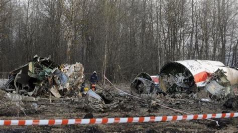 Smolensk air crash: Poland re-opens investigation - BBC News