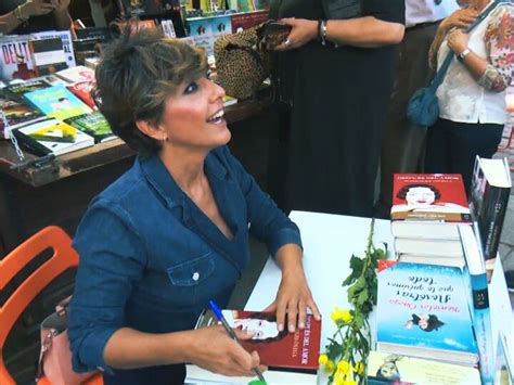 Sonsoles Ónega emociona en su discurso en la feria del libro de ...