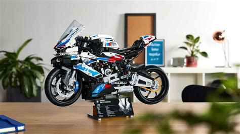 BMW And LEGO Release 1,920-Piece Technic M 1000 RR Set