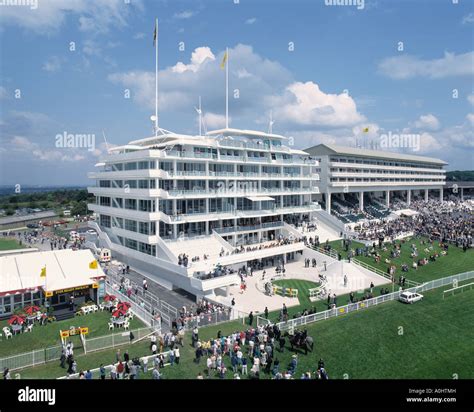 Epsom racecourse hi-res stock photography and images - Alamy