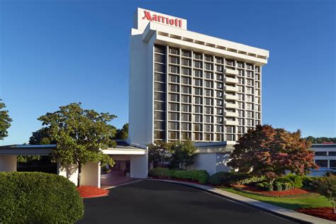 Hotels in Atlanta with Outdoor Pool | Atlanta Marriott Northwest at ...