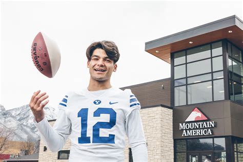 BYU’s Puka Nacua Talks Football, Family and Finances | MACU