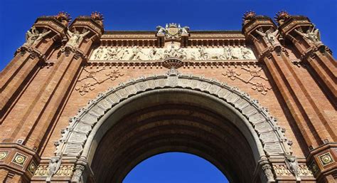 8 Cool Facts about the Arc de Triomf in Barcelona