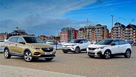 Vauxhall Grandland X vs Peugeot 3008 vs Toyota C-HR | Auto Express