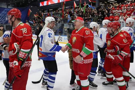 Lukashenko Plays Ice Hockey as Crisis Sharpens on Belarus-EU Border