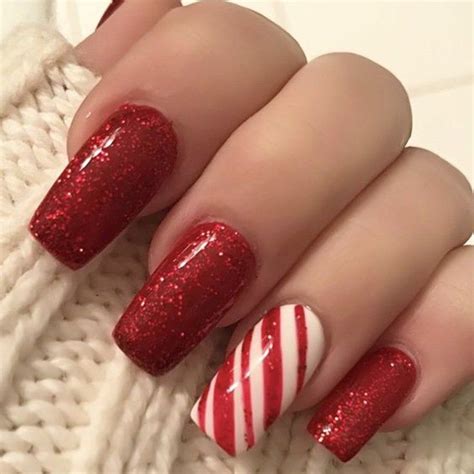 25+ Easy Christmas Nail Art Designs To Try Yourself — Elephant On The ...