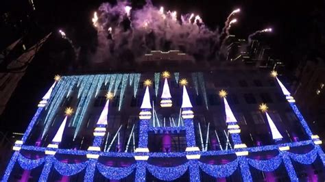 Mira cómo se construyen las impresionantes vitrinas navideñas de Nueva York | Noticias Univision ...