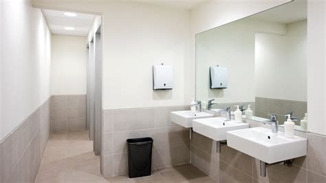 5 Mistakes People Make When Using a Gas Station Bathroom - Getaway Couple