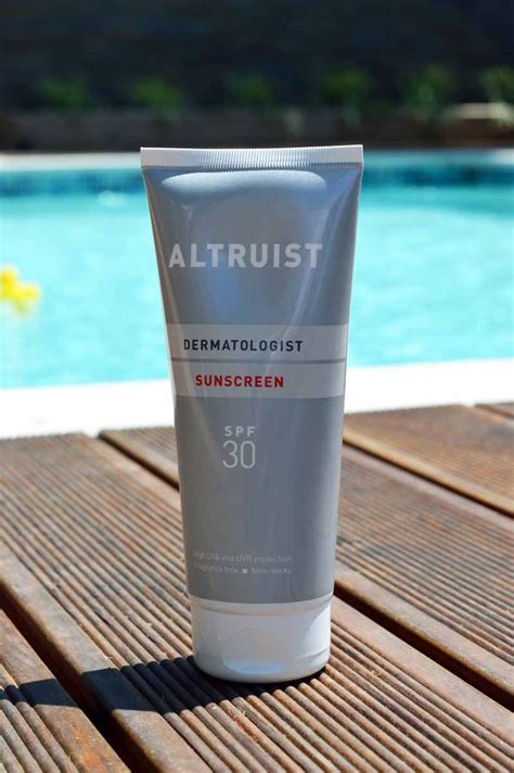 Reducing the risk of developing skin cancer with Altruist Sunscreen