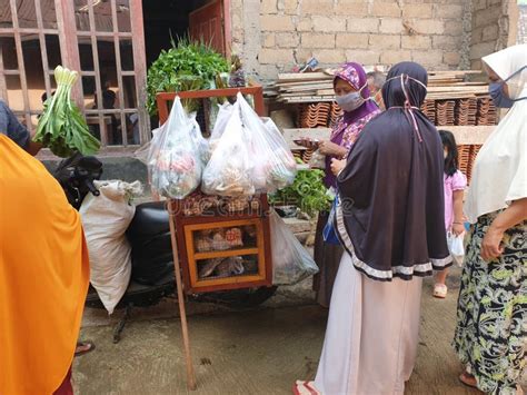 Banjarnegara, Indonesia - March 2, 2022: Women are Buying Vegetables in the Village Editorial ...