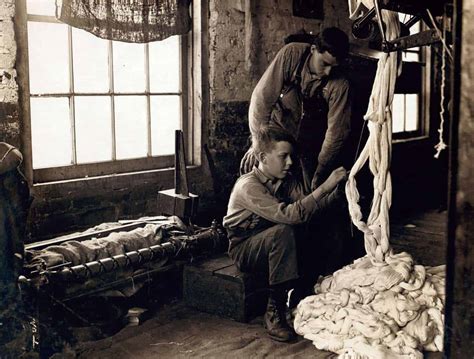 Factory workers in the Victorian era: Why did children work in factories in the Victorian era ...