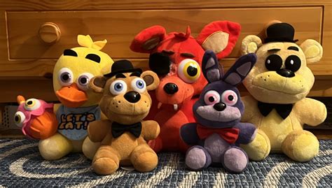 “These are my friends.” I completed my FNAF 1 plushie collection! ^^ : r/fivenightsatfreddys