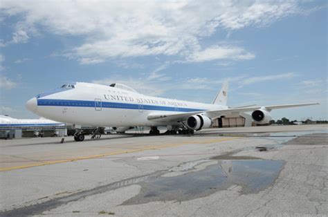 A rare peek inside America's Doomsday plane (pictures) - CNET