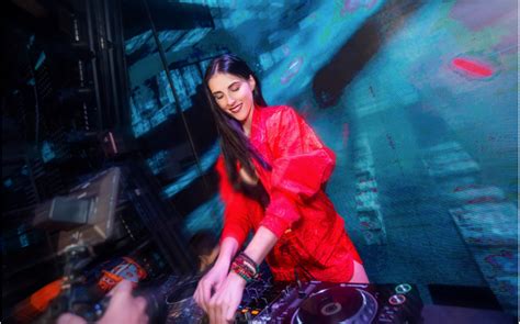 Hire Female DJ China - Female DJ for Events | Scarlett Entertainment ...