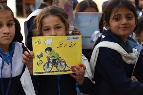 See how education is reaching children in Pakistan | International Rescue Committee (IRC)