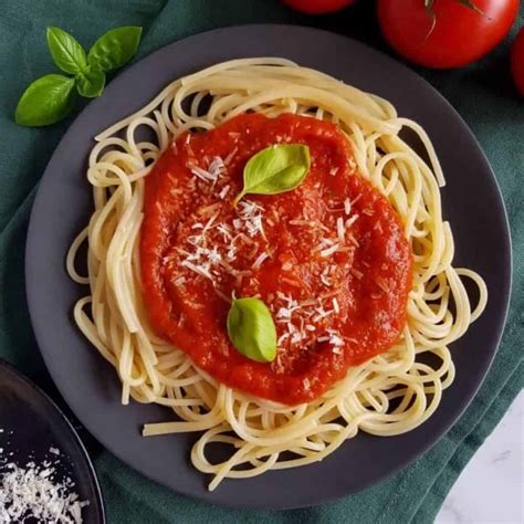 Healthy Spaghetti Sauce - Super Easy! - Hint of Healthy