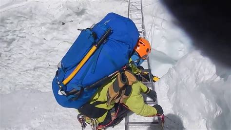 Rescue during #Mt.Everest by #sherpa - YouTube