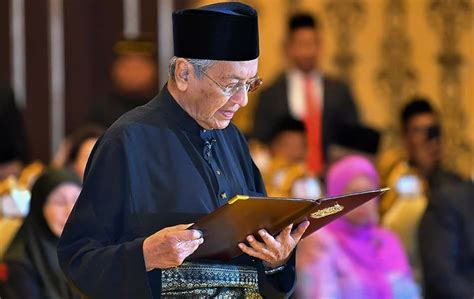 4 Inspiring Examples Of True Leadership From Prime Minister Tun Dr ...