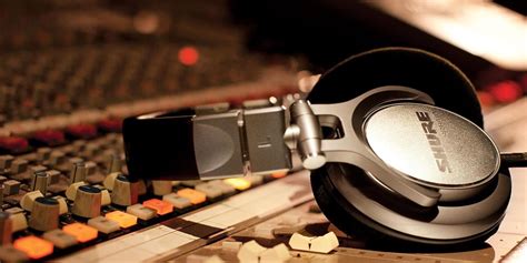 Top 7 Studio Monitor Headphones: The Ultimate Guide for Audio Lovers - T O P F U T U R E T E C H