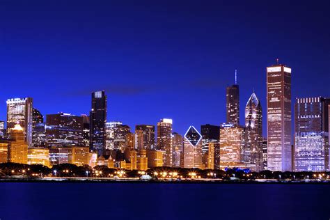 Downtown Chicago Nightview by Kinzie Chye