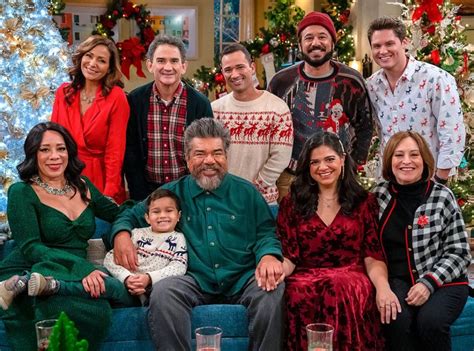 See the George Lopez Cast Reunite on Lopez vs Lopez 's Holiday Episode