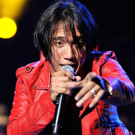 Arnel Pineda Bio & Wiki: Net Worth, Age, Height & Weight ...