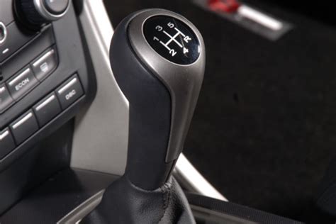 Things to avoid when using a manual gearbox - Car Keys