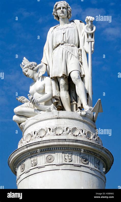 Italy christopher columbus statue hi-res stock photography and images - Alamy