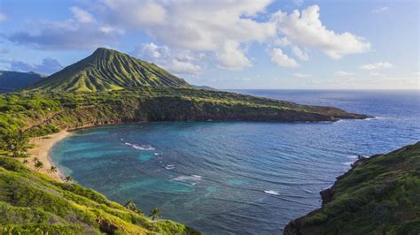 Hanauma Bay Nature Preserve State park with Kokohead in background, East Honolulu, Hawaii, USA ...