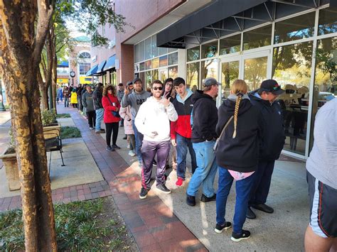 LEGO store opens in Virginia Beach; Line out the door