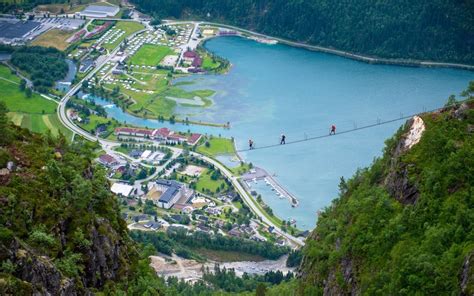 You Can Cross This Terrifying Bridge In Norway, If You Want