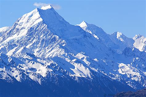 Ascent with guide of Mount Tasman, New Zealand: cost and dates of climbing program