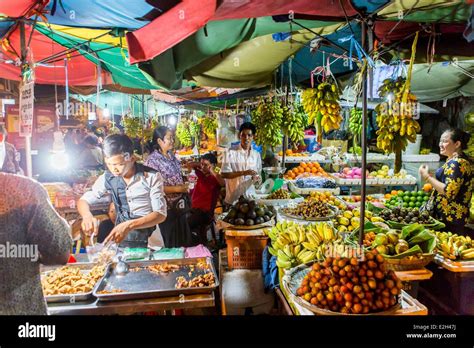 Cambodia Phnom Penh Night Market Stock Photo - Alamy