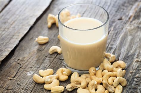 Cashew milk: Easy homemade Eversilky Cashew Milk recipe