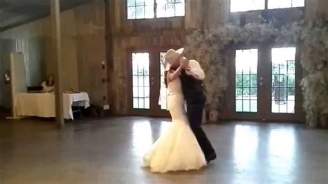 Beautiful Country Couple First Dance - YouTube