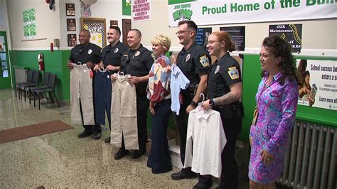 Scranton cops provide school uniforms for students | wnep.com